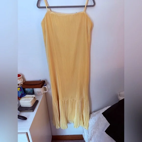 Abercrombie & Fitch Giselle Pleat Release Midi Dress Butter Yellow - Picture 6 of 10